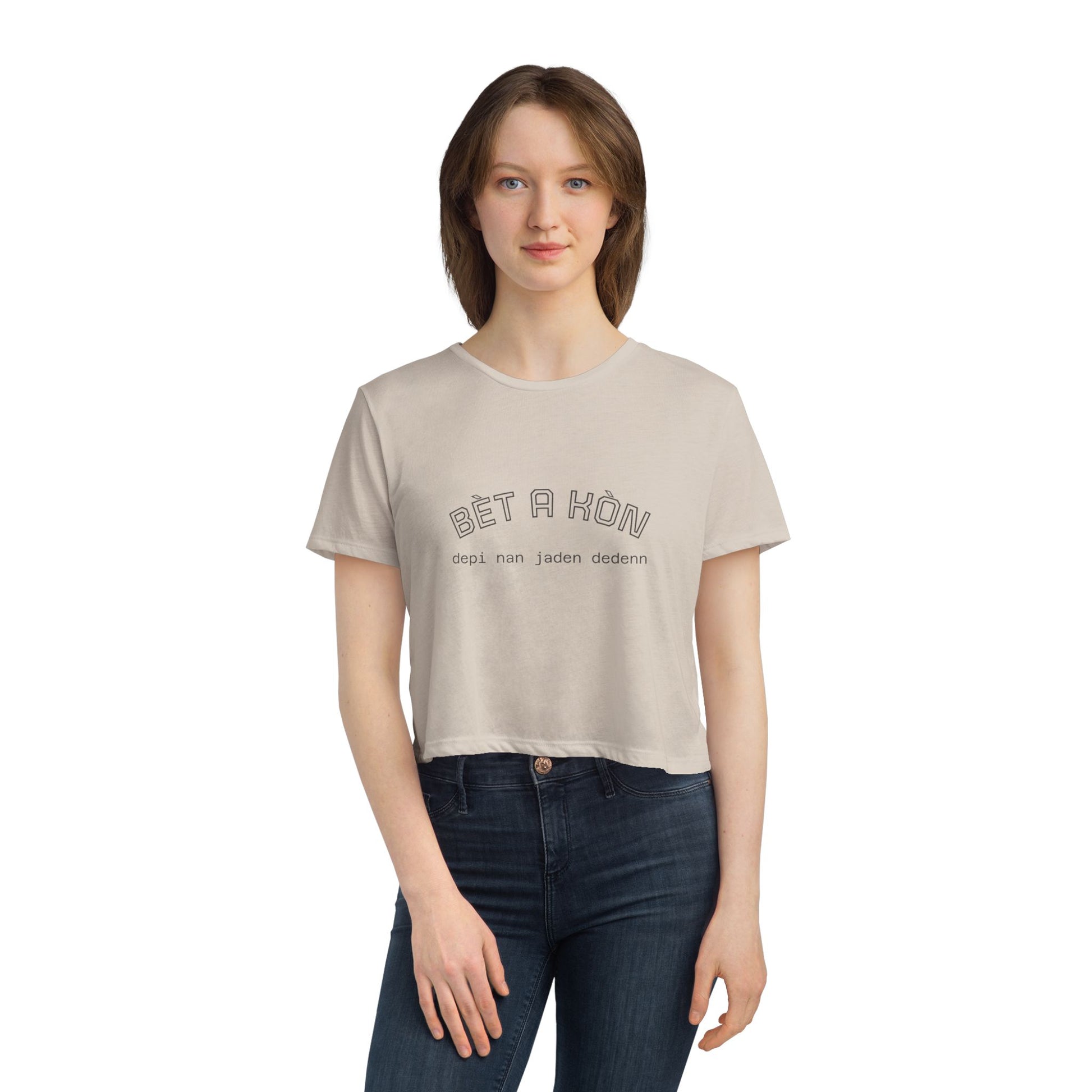Flowy Cropped Tee 'Bèt a Kòn'